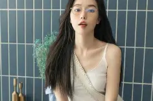 直播惊魂时刻！司晓迪意外翻车直播画面爆红！